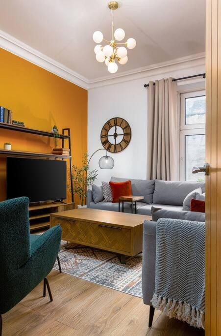 The Stylish 3-Bedroom Maisonette Retreat Stirling Exterior photo